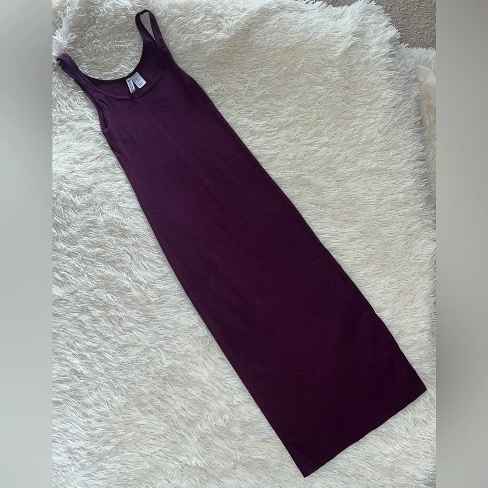H&M Ribbed Burgundy Dress​ - Picture 2 of 3